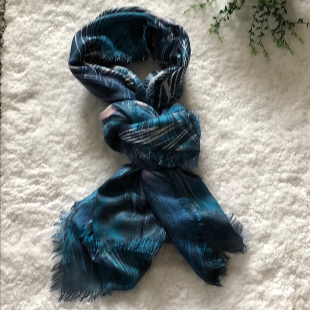 Scarf - Picture 6 of 10
